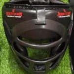 Black Belt Institut, photo 5 en grand : Casque à grille Born to Win du Black Belt Institut