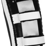 Foto 3: Pao negro y blanco, correas de sujeción