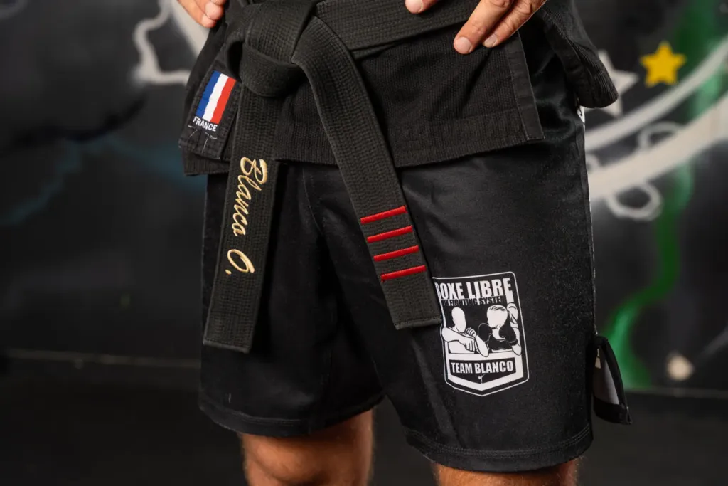 Ceinture noire brodée au nom de Blanco et short Boxe Libre Team Blanco