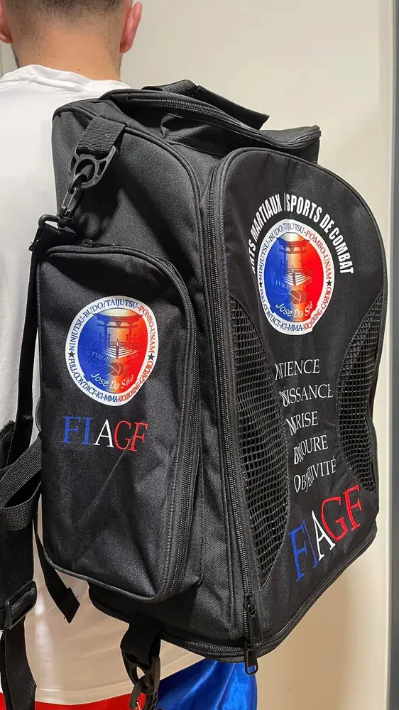 Sac de sport FIAGF porté au dos